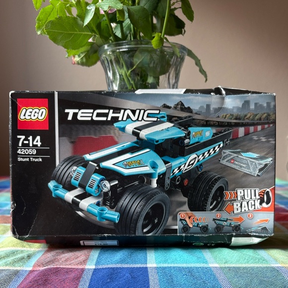 🛻 LEGO Technic Blue and Black Stunt Truck 🛻 NWT 🛻 - Picture 1 of 3